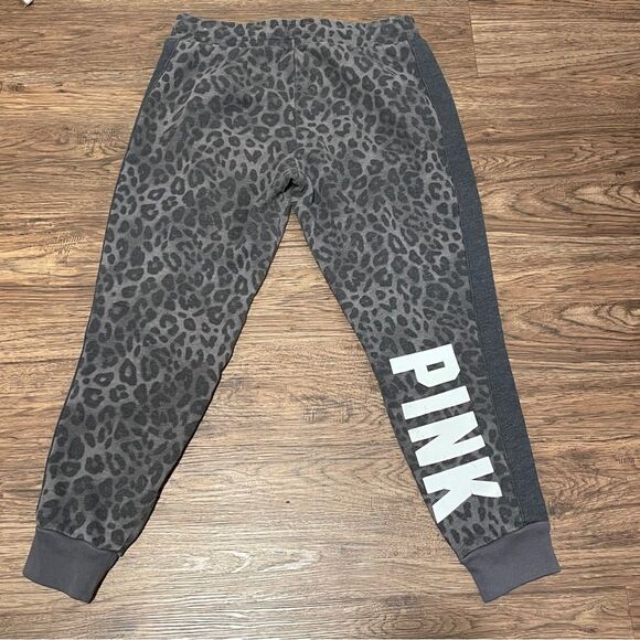 Victoria’s Secret Pink Leopard Thick Fleece Joggers Gray Black White Size Medium - Picture 13 of 14